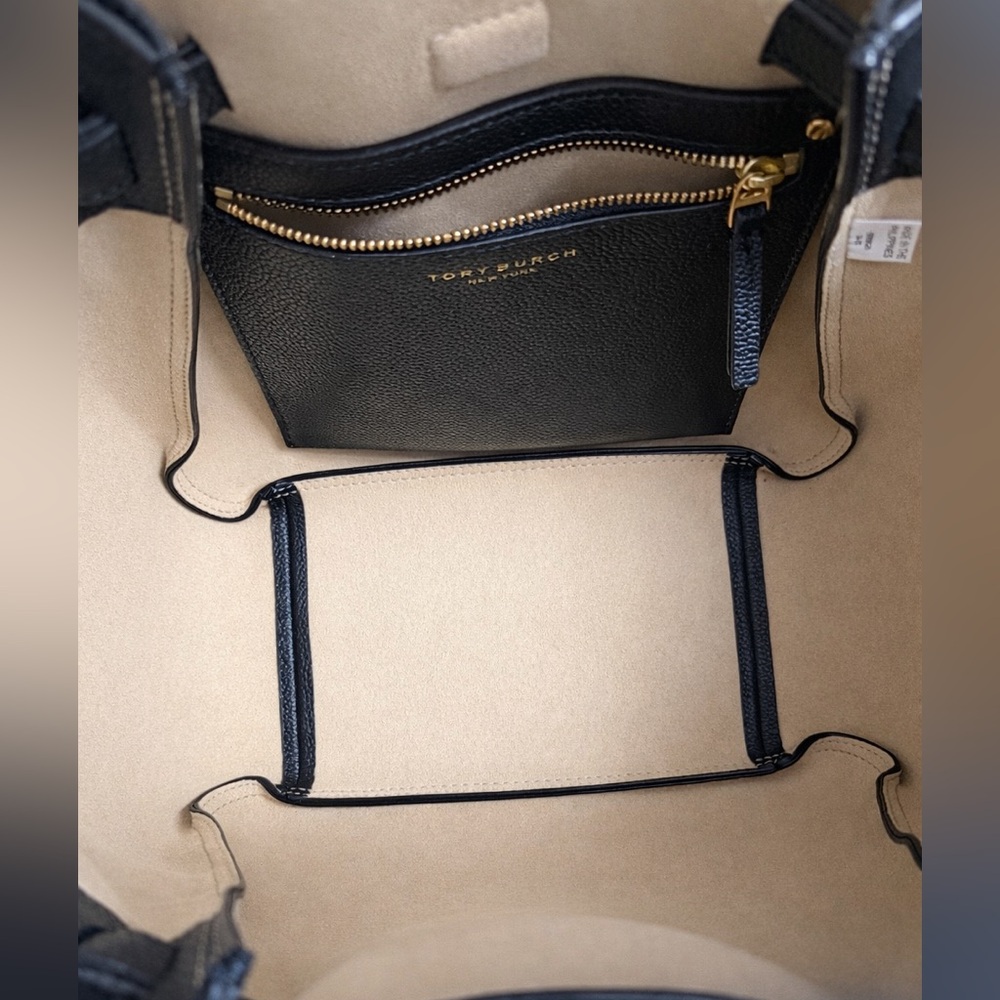 Elegant Black Leather Handbag - Picture 6 of 6